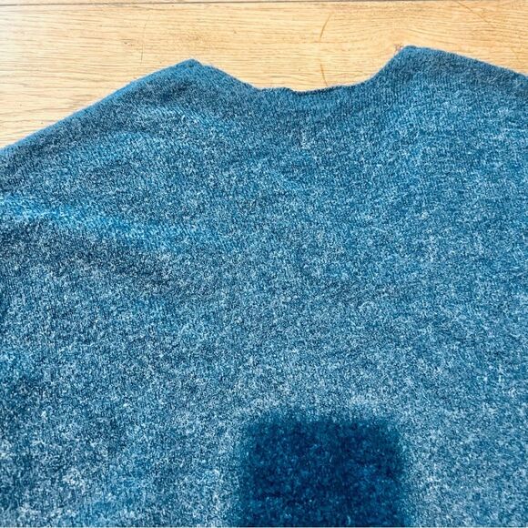 H&M Women's Cropped Wool Blend V-Neck Sweater in Navy Blue Size Small - Picture 8 of 8